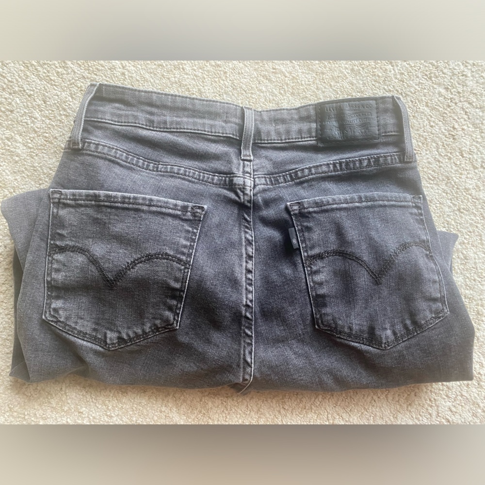 Levi's Women's Dark Gray Skinny Jeans - Picture 6 of 10